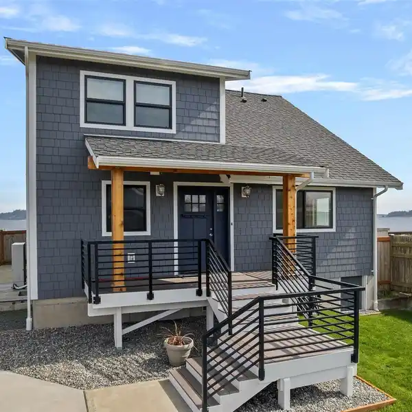 WHIDBEY WATERFRONT RETREAT