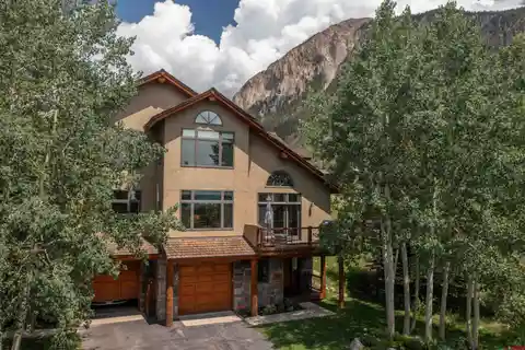 Expansive Three Bedroom Home on Sought-after Skyland