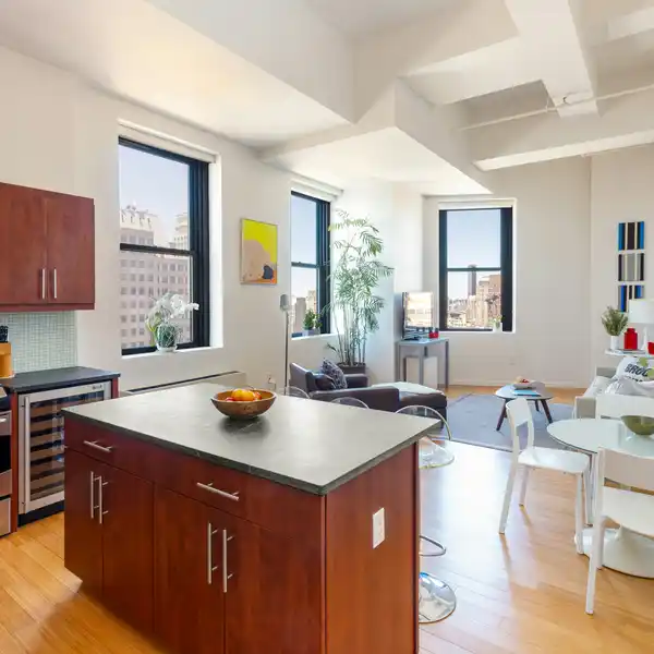 STUNNING AND SPACIOUS APARTMENT