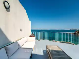 Exceptional Property with Panoramic Sea Views