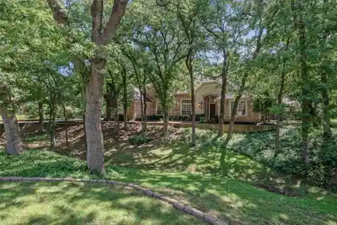 Spacious Home with Gourmet Kitchen and Screened Patio