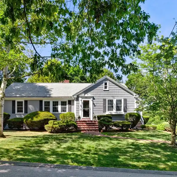 CHARMING RANCH NEAR DOWNTOWN