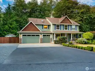 Beautifully Maintained Stanwood Home