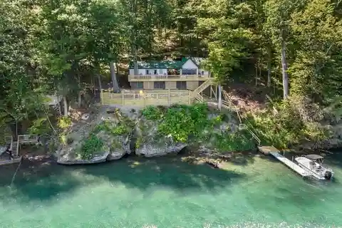 Charming Lakeside Retreat with Private Bunkhouse