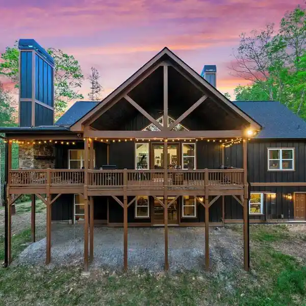 EXPANSIVE FAMILY RETREAT