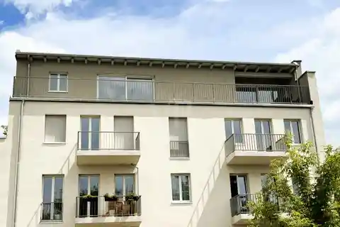 Modern Top-floor Apartment