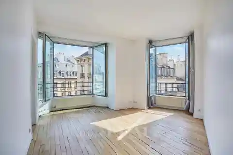 Perfect Pied-à-Terre in a Beautiful Building