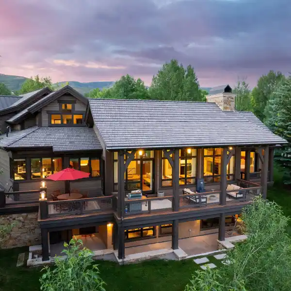 ELEGANT GOLF COURSE HOME WITH EXPANSIVE MOUNTAIN VIEWS