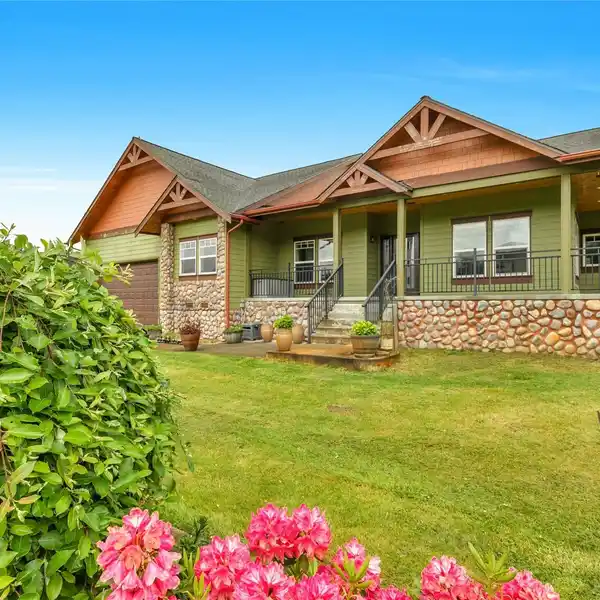 PEACEFUL MONROE RAMBLER WITH STUNNING MOUNTAIN VIEWS