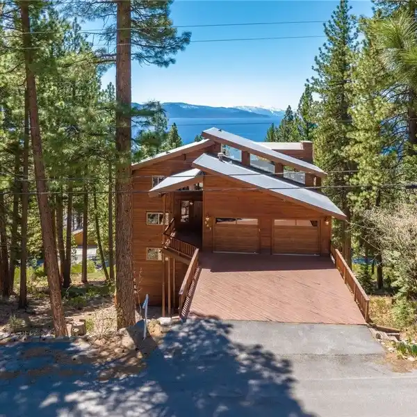 PEACEFUL SETTING IN COVETED PONDEROSA