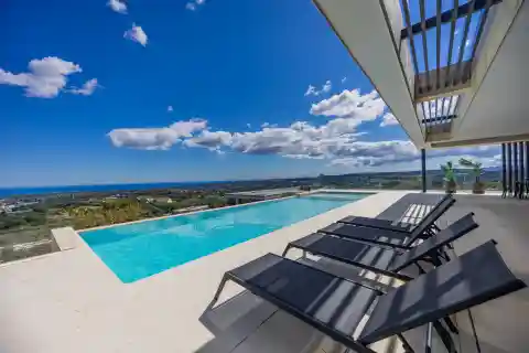 Extraordinary Contemporary Villa