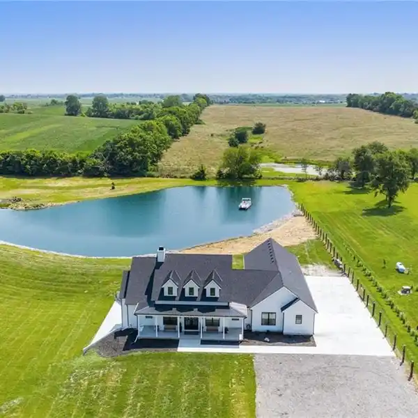 10-ACRE DREAM RETREAT