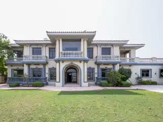 Signature Villa in a Prime Coastal Location