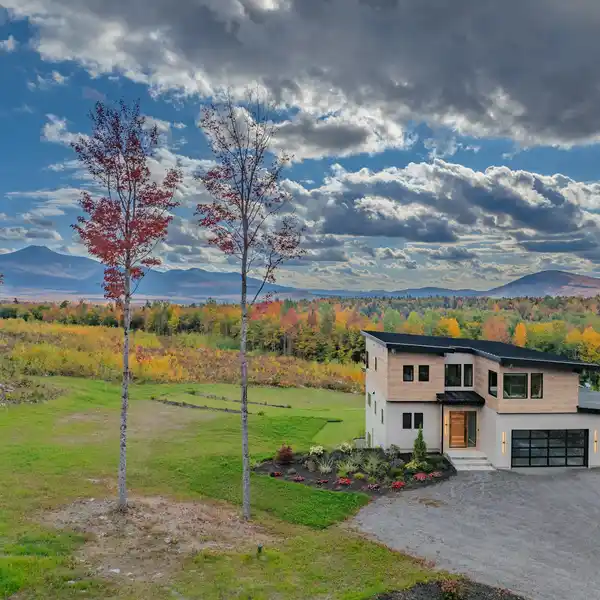 CONTEMPORARY TIMBER FRAME IN BETHLEHEM