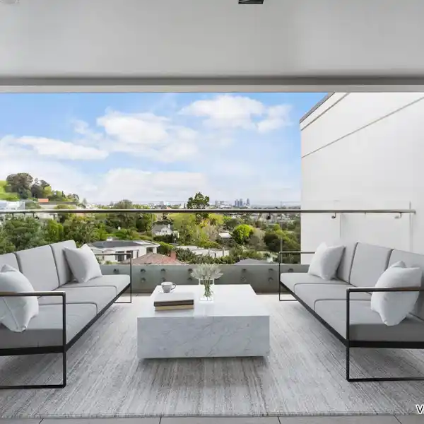 PENTHOUSE LIVING IN THE HEART OF REMUERA
