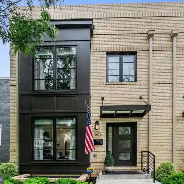 ROOFTOP RETREAT OVERLOOKING HISTORIC OLD TOWN