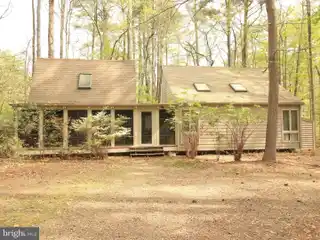 Coastal Living Steps from Private Sandy Shores
