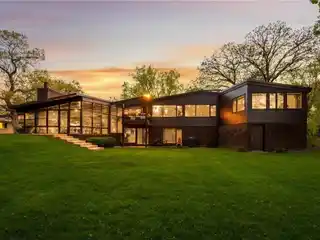 Midcentury Marvel with Panoramic Nature Views