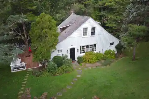 Charming 1930s Renovated Surf Cottage