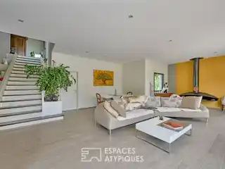 Luxurious Contemporary Villa on Private Landscaped Estate