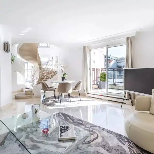 SUNNY DUPLEX WITH EXPANSIVE TERRACE VIEWS