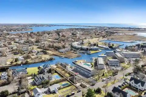 Picturesque Waterfront Retreat