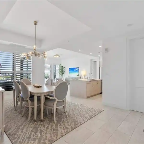 FABULOUS FULLY FURNISHED CONDO