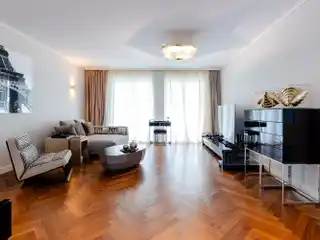 Modern Apartment in the Sought-After Europaviertel District