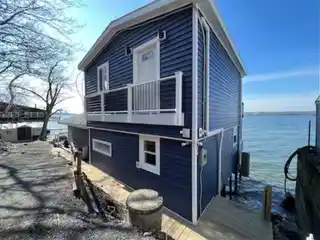 Exceptional Lakefront Getaway
