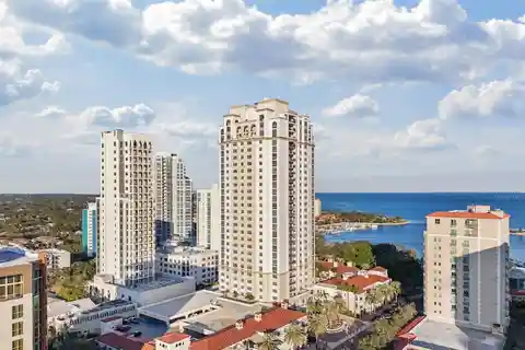 Modern Sophistication Meets Vibrant City Living