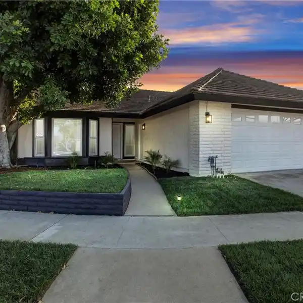 SLEEK OPEN FLOORPLAN WITH QUARTZ ISLAND