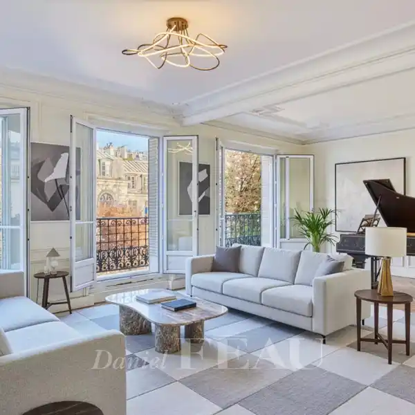 BRIGHT APARTMENT WITH BALCONY AND OPEN VIEWS