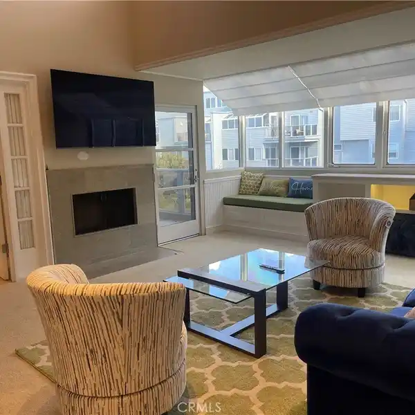 CHARMING CONDO STEPS TO THE OCEAN
