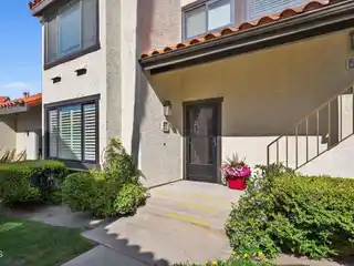 Beautifully Updated Condo in the Colony at Mandalay Beach