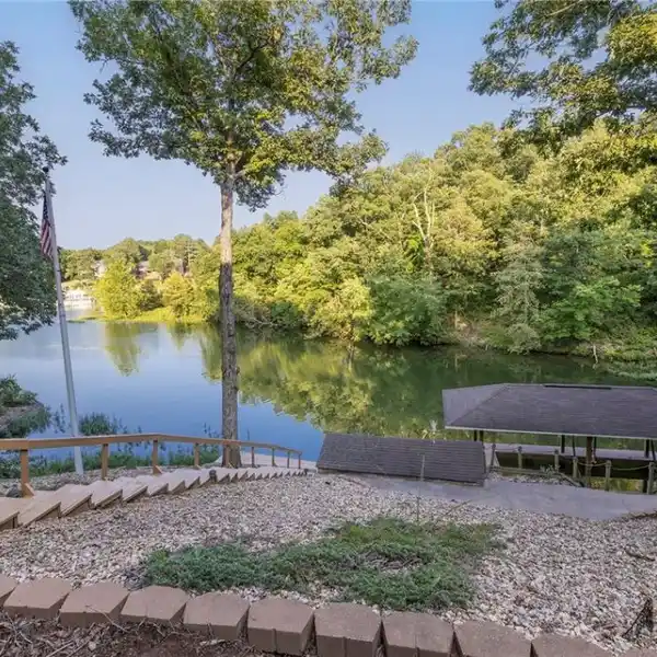 PARK-LIKE SECLUDED LAKE-FRONT LIVING