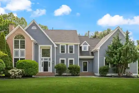 Sunlit Colonial in Prime Cul-de-sac