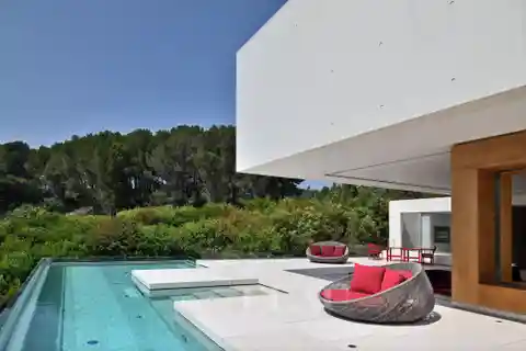 Luxuriously Appointed Modern Stunner