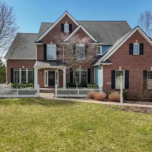 BEAUTIFUL CUSTOM LAKE FOREST HOME