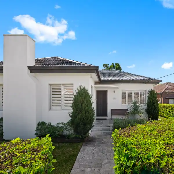 BRIGHT SINGLE-LEVEL HOME WITH ENTERTAINER’S TERRACE