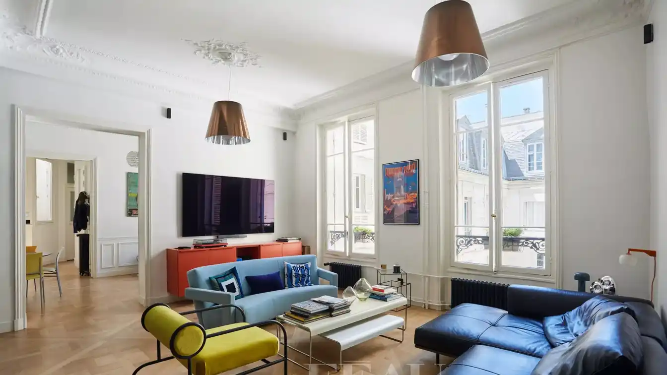 Completely Renovated Apartment in a Beautiful Classic Building