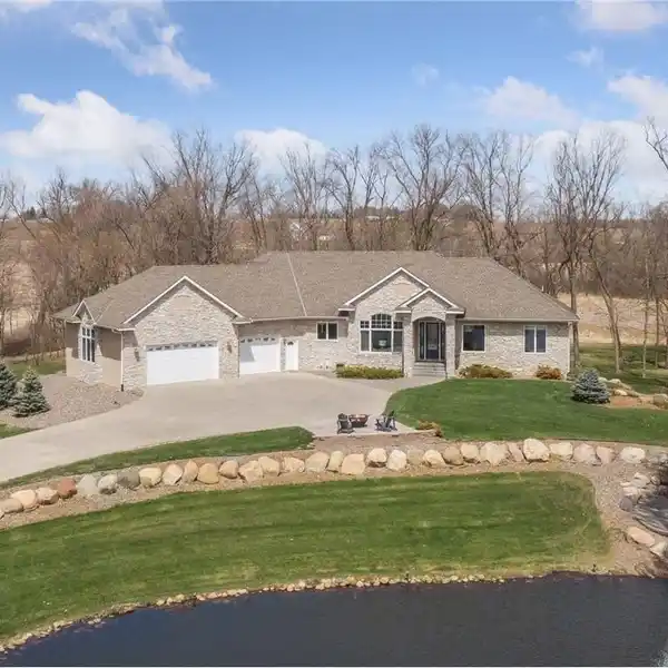 PEACEFUL COUNTRY LIVING WITH MODERN CONVENIENCE