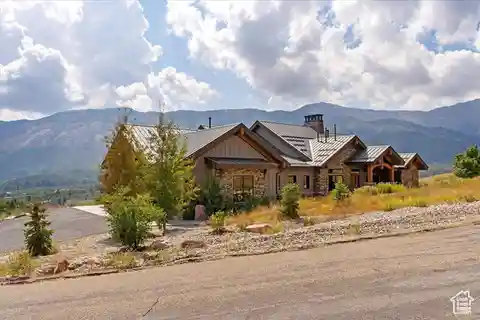 Mountain Retreat in Durfee Creek Estates