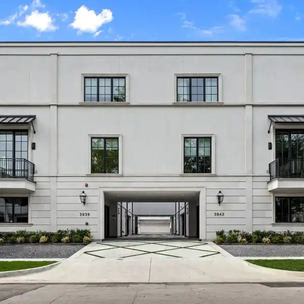 MODERN NEW CONSTRUCTION WITH PRIVATE YARD
