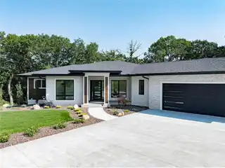 Luxurious Ranch-Style Walkout Home