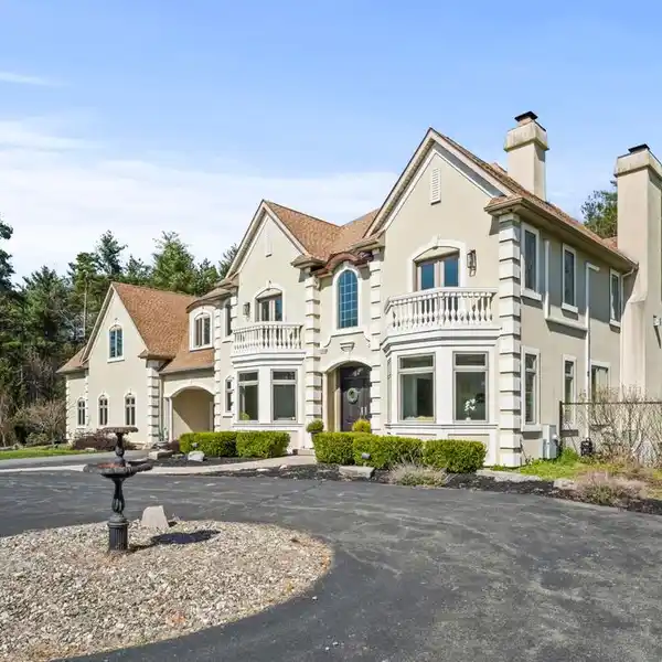 LUXURY RETREAT WITH AMAZING VIEWS OF THE CATSKILL MOUNTAINS