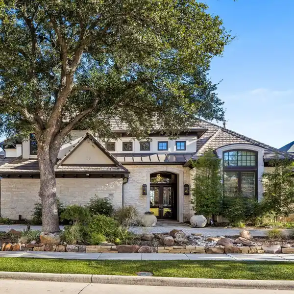 LUXURIOUS HOME IN THE CLIFFS COMMUNITY