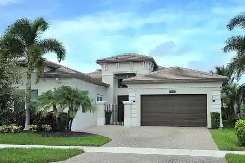 Lakefront Home in Valencia Bay