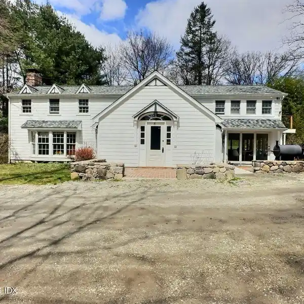 TURN-KEY COUNTRY COTTAGE IN SOUTH WILTON