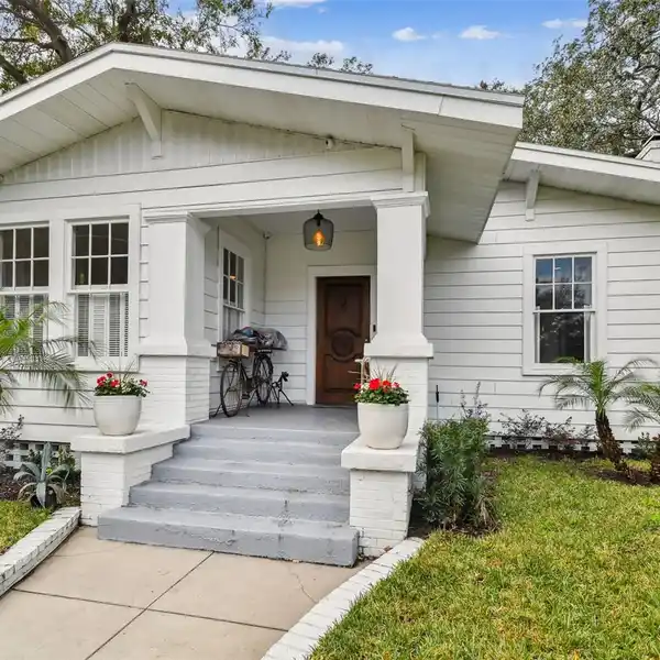 HISTORIC HOME ON A CORNER LOT IN THE HEART OF HYDE PARK