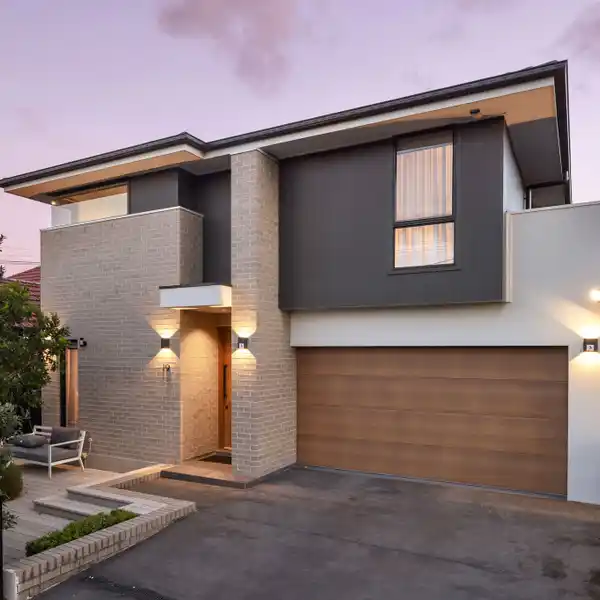 ARCHITECTURALLY REFINED RESIDENCE